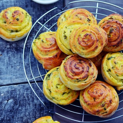 Spirale cu crema de branza si leurda