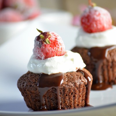 Brownie cupcakes cu menta si capsune