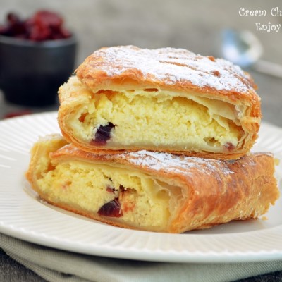 Strudel cu branza de vaci si stafide