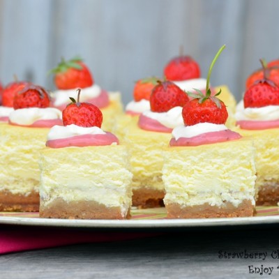 Patratele cu branza si curd de capsune – Strawberry Curd Cheesecake bars