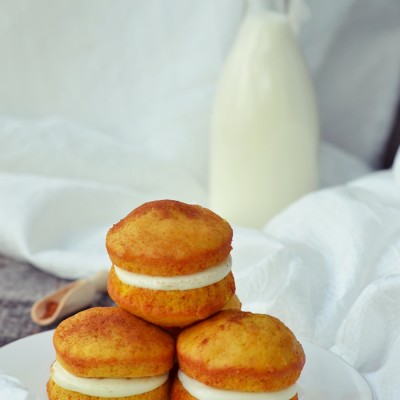 Pumpkin whoopie pies