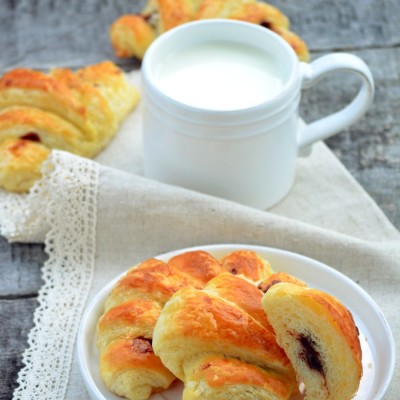 Croissante cu ciocolata