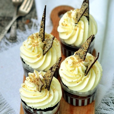 Cupcakes cu ciocolata si frisca